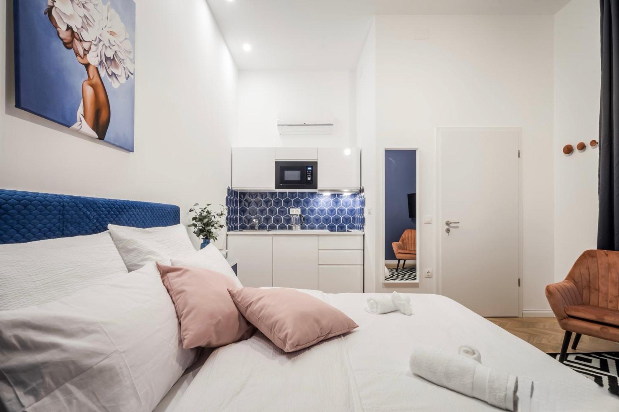 D58 - Grand Boulevard Royal Apartment - Best Location By Bqa Будапеща Екстериор снимка